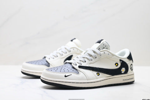 Nike Air Jordan 1 x Travis Scott Collaboration sneakers Sneakers for comfort and casual wear